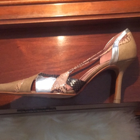 Pointy heeled multi colored shoe - Picture 4 of 5